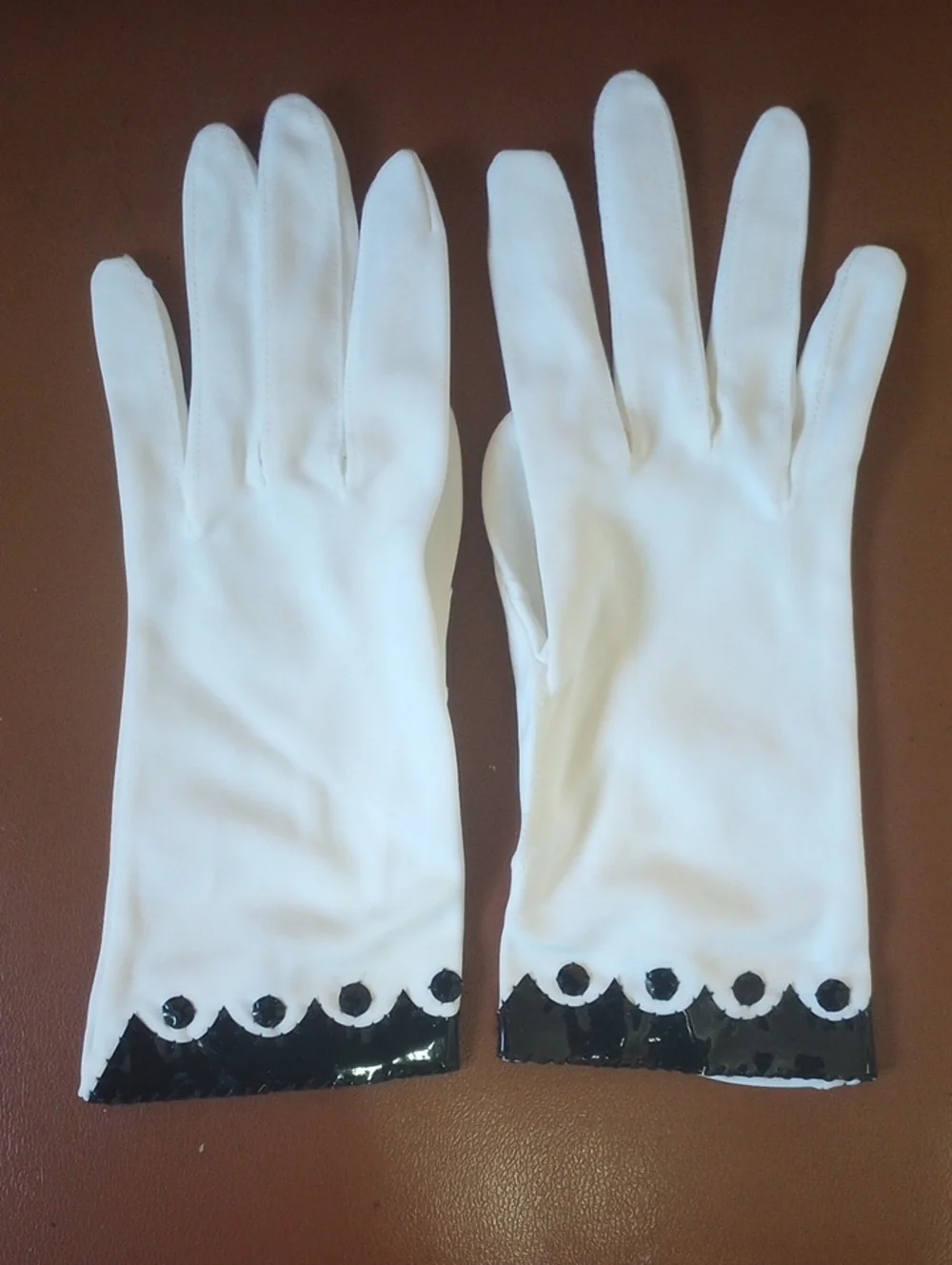 Classic Traditional Vintage Neutral White Nylon Dress Gloves w/ Black Trim